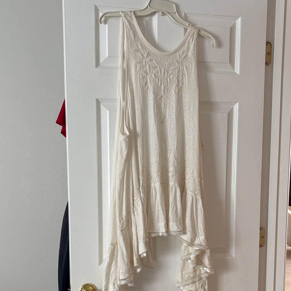 Cream Sleeveless High-Low Top